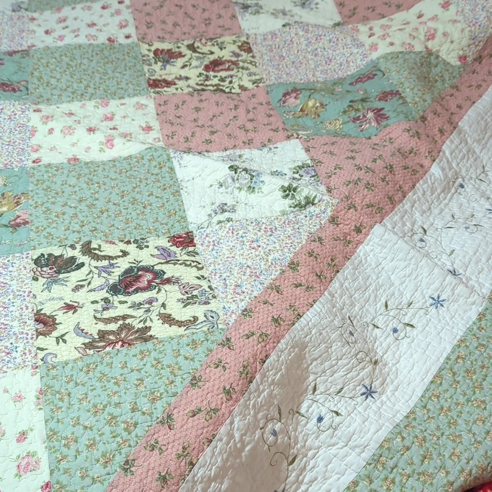 Vintage/HandMade The Old Country Store Floral Patchwork Prairie Cabin Quilt King